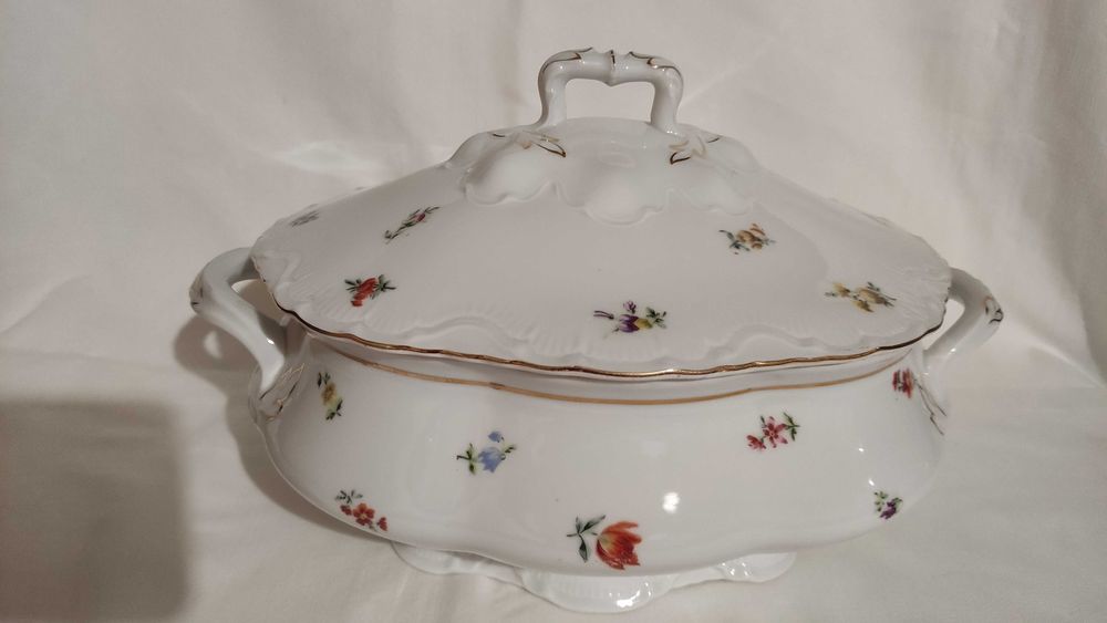 Съд за топло сервиране/терин на Thun Бохемия Чехословакия