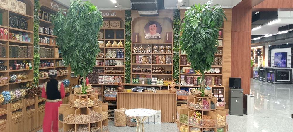 Sun'iy gullar va daraxtlar. Turli xildagi dekor xizmatlari.