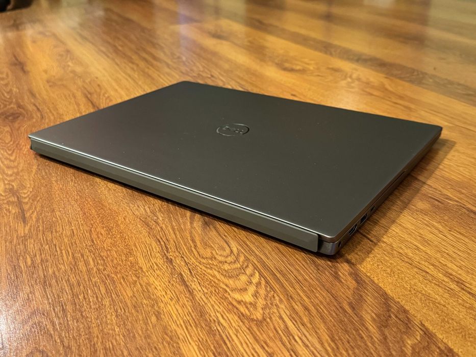 НОВ 16 WUXGA i7-1360p DELL Vostro 5630 16GB LPDDR5/512GB NVMe/Гаранция