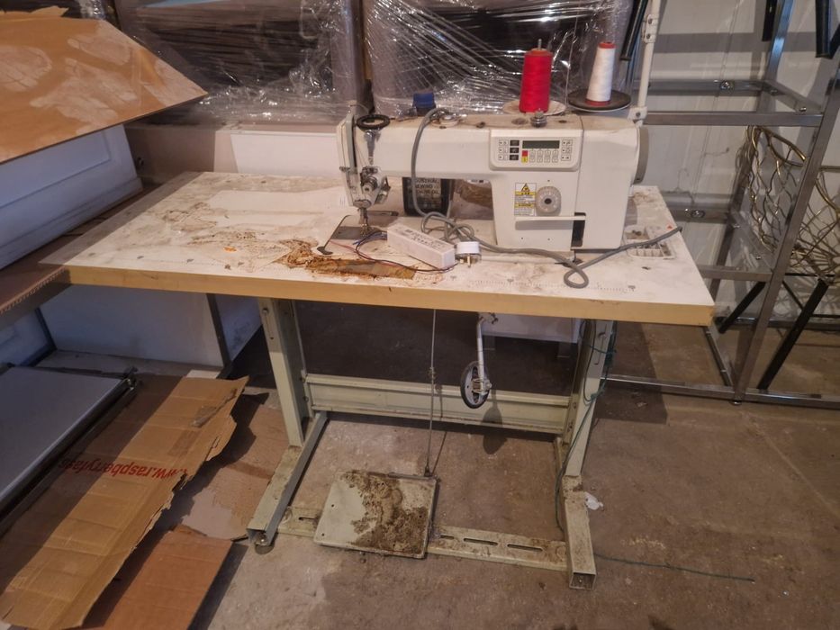 Vând stalpi lemn expunere ,stalpi fier,  accesorii, manechine,rafturi