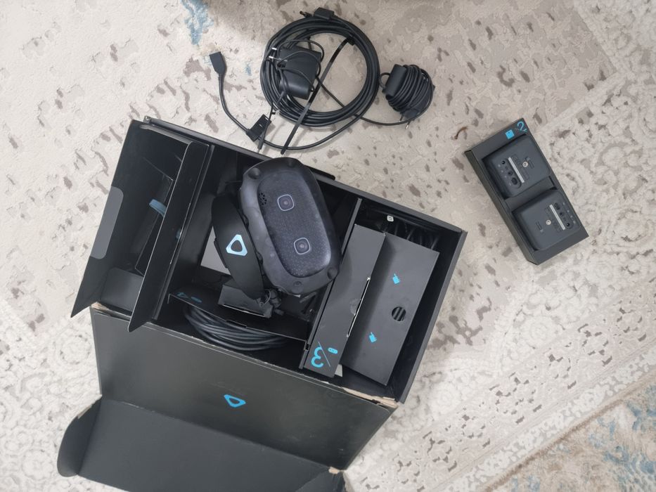 HTC Vive Cosmos Elite