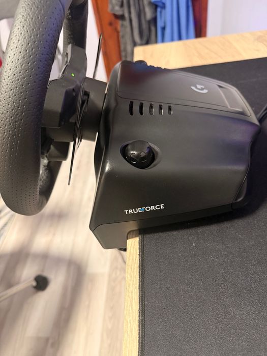 Logitech G923 – перфектно състояние, пълен комплект, с кутия