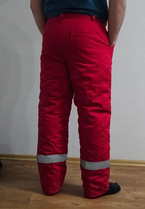 Полукомбез и брюки утепленные.