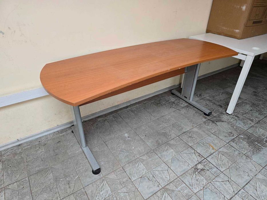 Бюро / Конферентна маса