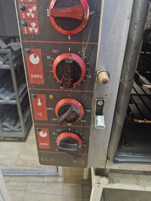 Cuptor electric  4 tavi