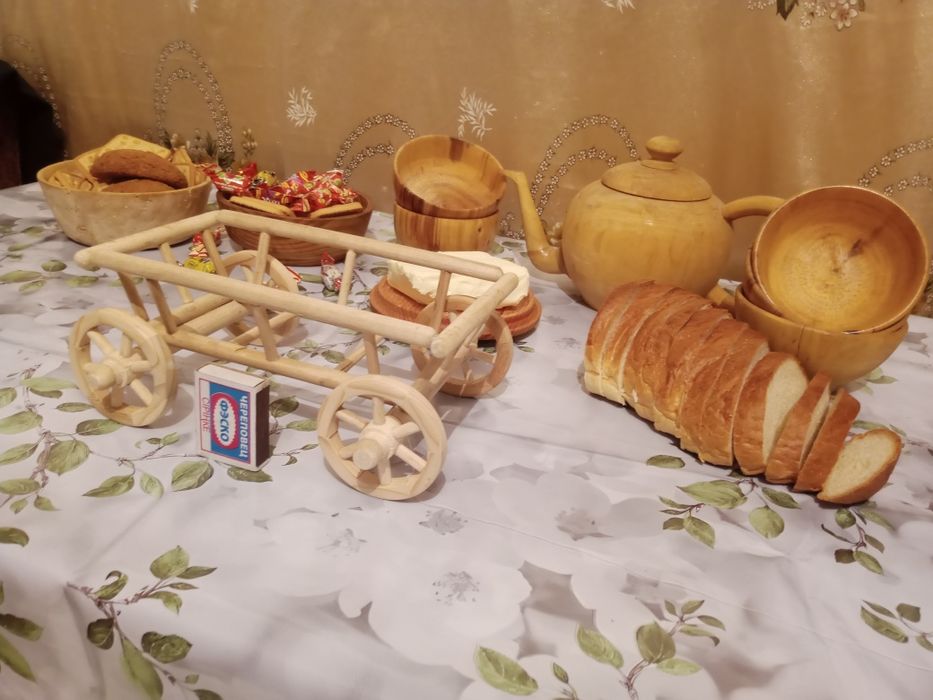 Продам хлебницу  не дорого