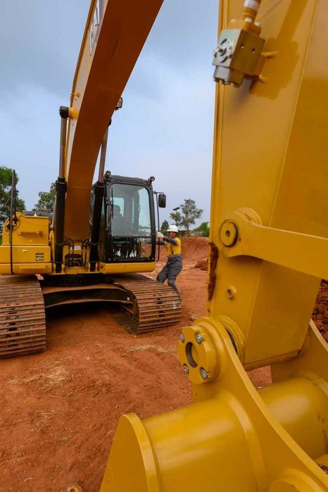 Занжирли экскаватор 320 GX, Гусеничный экскаватор CAT 320GX