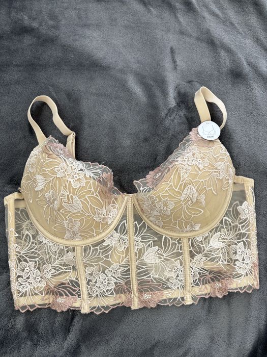 Красиво секси бюстие 85С