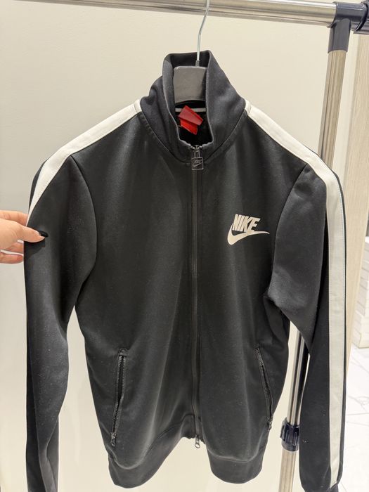 Куртки продаются