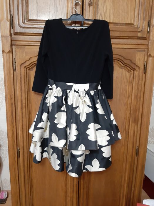 Продам  интересное дизайнерское   платье