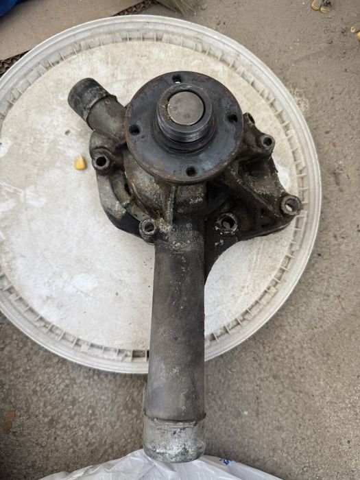 Продам на мерседес 124 пружины помпу