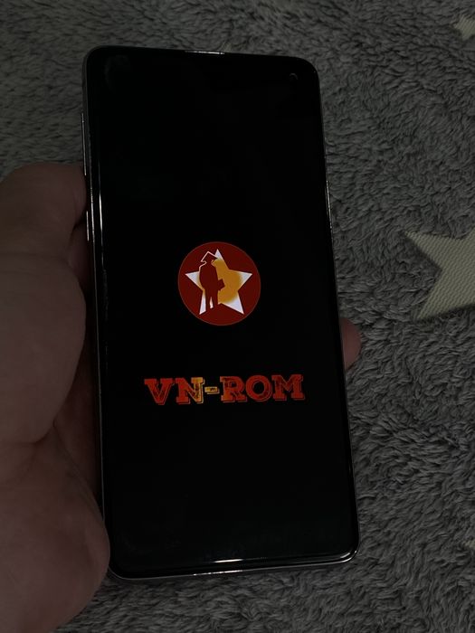 Продам Самсунг с10 s10 SAMSUNG