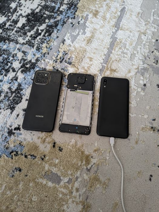 Vand 3 telefoane