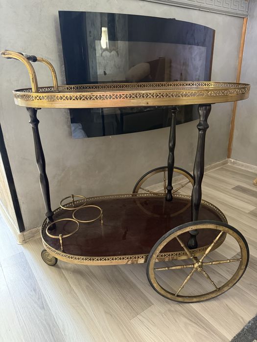 Carucior gheridon bauturi