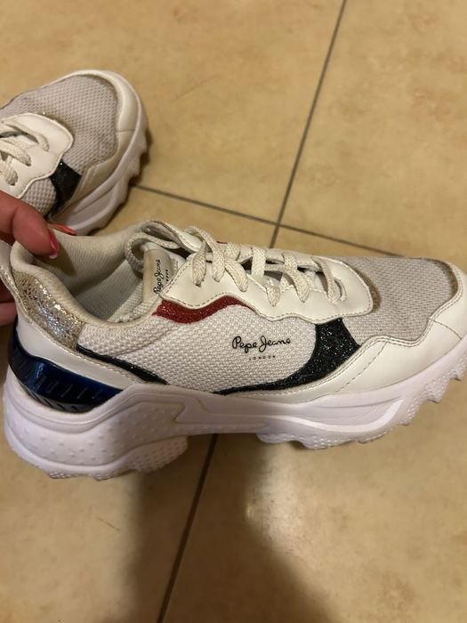 Маркови маратонки, номер 37 на GUESS, PEPE JEANS, CONVERSE!