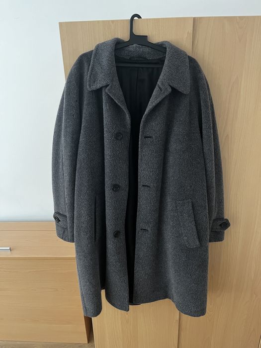 Сиво палто на Hugo Boss