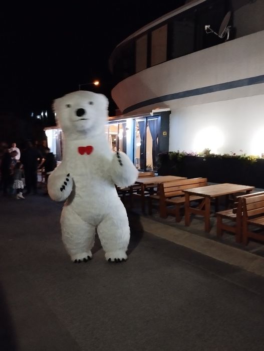 Гигантско Бяло мече за изненади