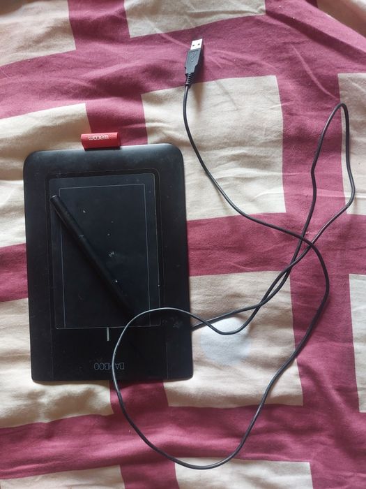 Vand doua tablete de desenat