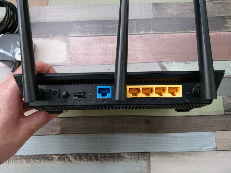 Router Asus RT-AC66U