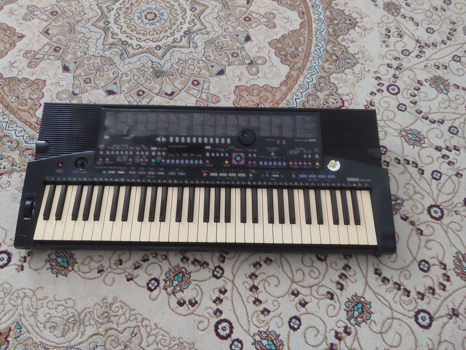 Продам синтезатор PSR 510