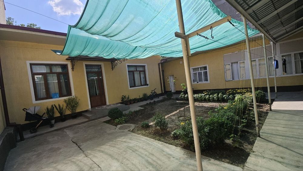 7 sotixli uy sotiladi