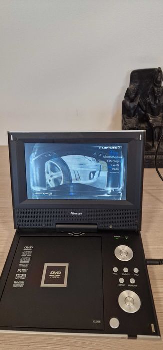 ПРЕНОСИМ DVD ПЛЕЪР MUSTEK С 7″ ЕКРАН с работеща батерия и пълен комплект