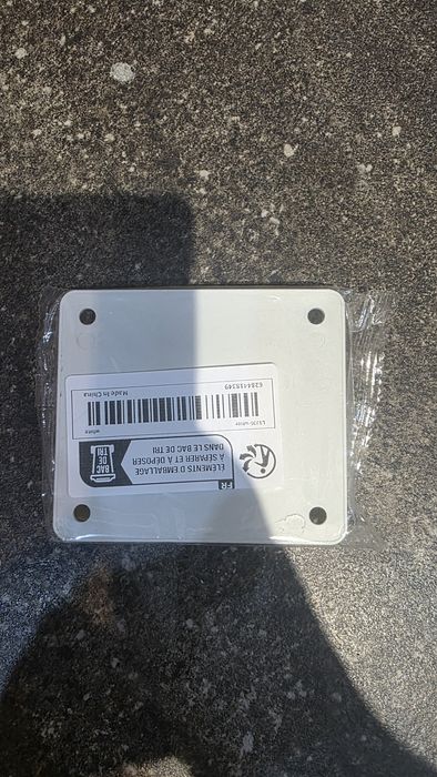 Поставка за стена за дистанционно,  телефон