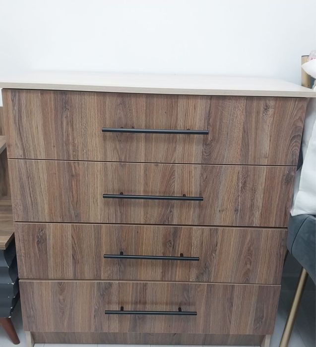 Комод с четырьмя ящиками ! Новая!