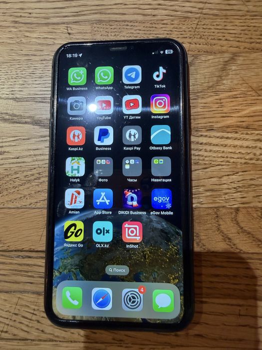 Продам телефон IPhone 11,13