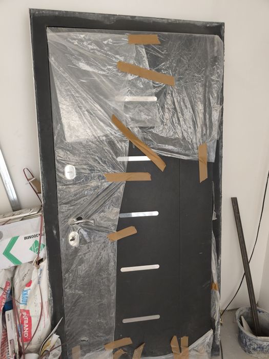 Продается дверь железная