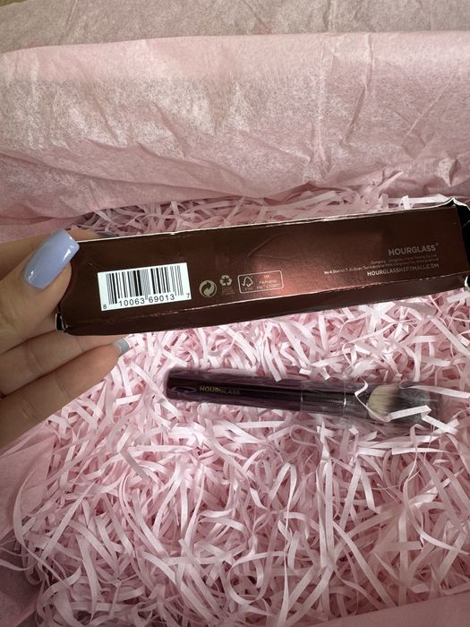 Ambient Soft Glow Foundation Brush/Pensula pentru fond de ten, Hourglass