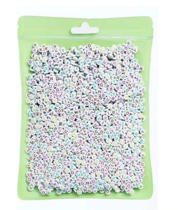 Margele albe rotunde cu litere colorate 800 buc, 10 ron/set