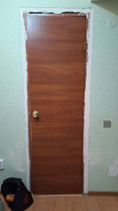 Есік сатылады, Двери