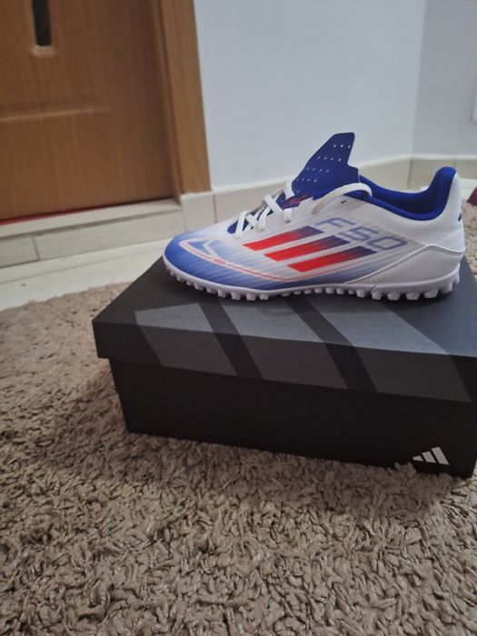 Vând ghete de fotbal Adidas F50, mărimea 40