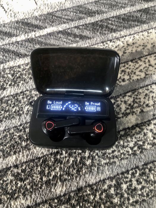 Căști wireles+power bank și lanternă