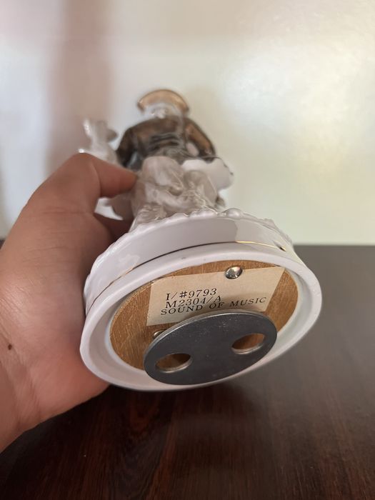 Музикална порцеланова фигура