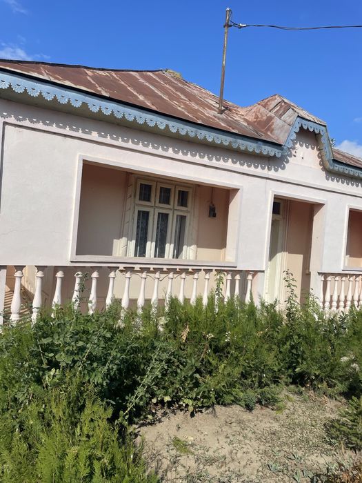 Vand casa  cu toate utilitatile