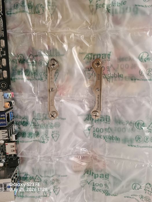 Procesor Intel i7 3820 + cooler Thermaltake cu 5 heatpipes