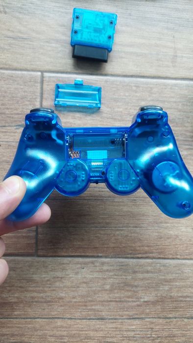 PlayStation 2 controller fără fir , wireless  , compatibile cu console de PlayStation 1 și PlayStation 2   .  Ps1  ps 2      ps 2   ps 1