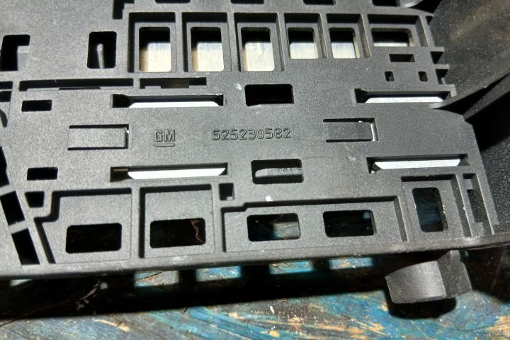 PANOU SIGURANTE BORNA 525230582 20999170 525230582 20999170 Opel Insi