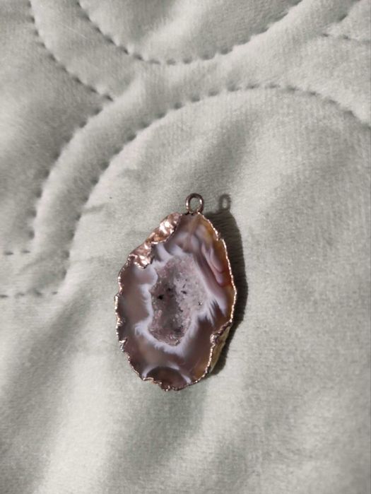 Колекция естествени кристали и полускъпоценни камъни