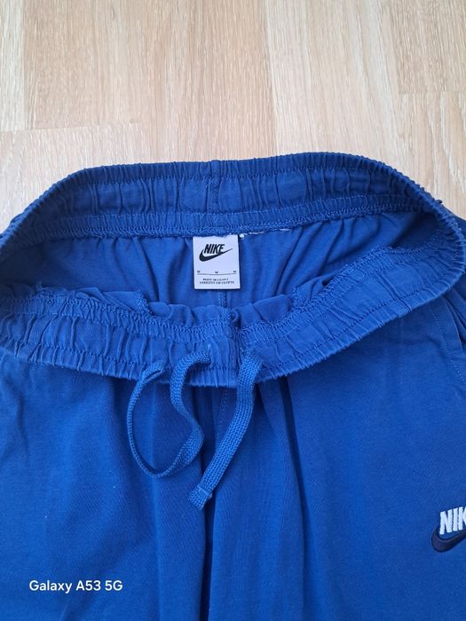 Vand pantaloni scurti NIKE