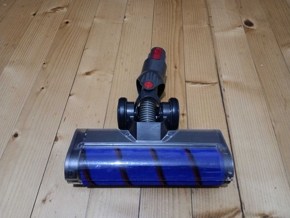 Продавам моторна четка с мек валяк за Dyson за модели от V7 до V15