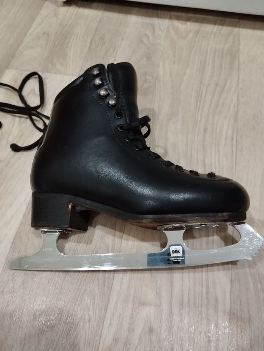 Коньки на фигурное катание