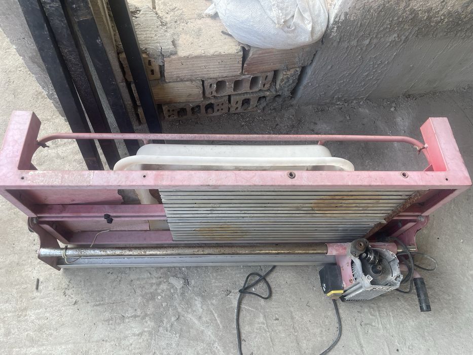 Машина за рязане на плочки със стойка