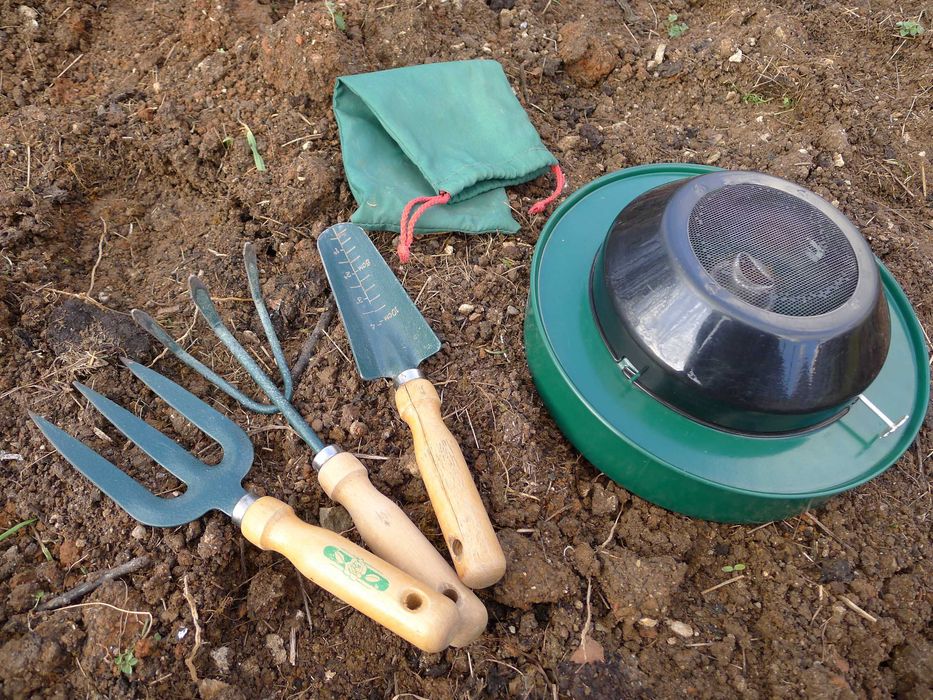 Set răsaduri: răsadniță demontabilă, folie plastic cu fereastră aerisire și plasă insecte + încălzitor/arzător cu combustibil + accesorii grădină