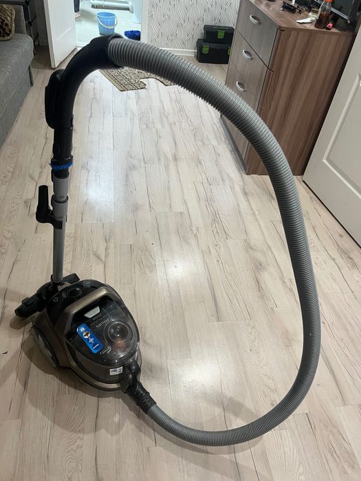 Продам пылесос Philips Power Pro Active 2000w