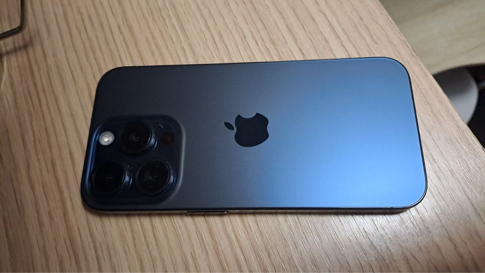 Iphone 15 pro 256 gb.