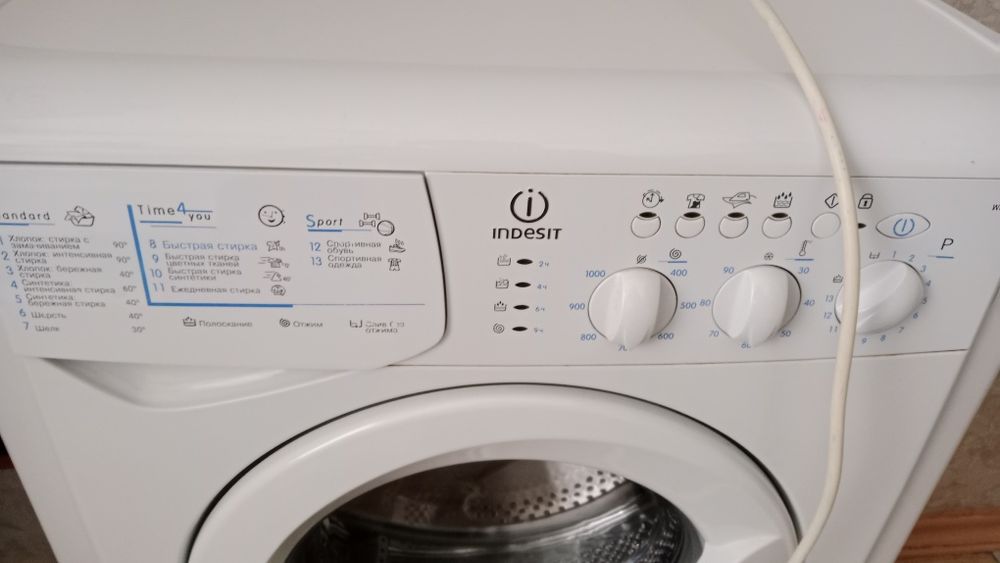 Машинка стиральная Indesit