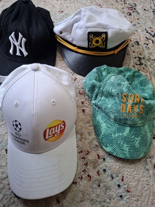 Продам срочно кепки за все 2000